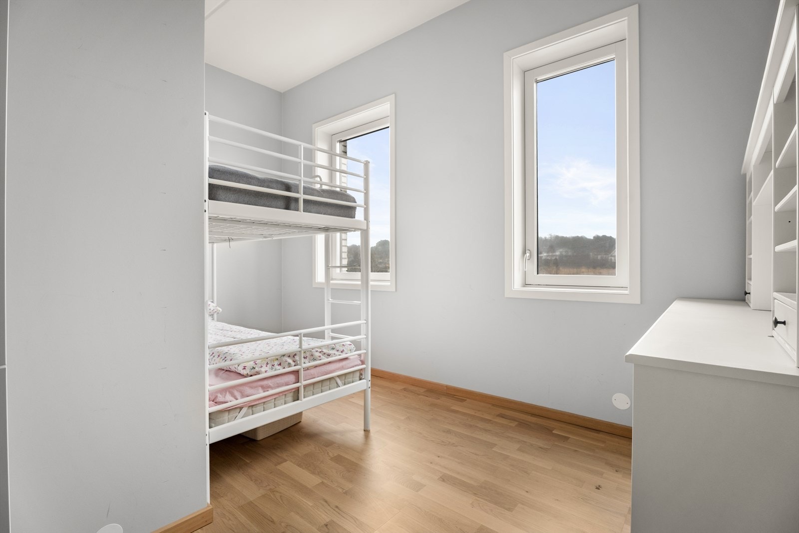 Leilighetens andre soverom er av god størrelse, perfekt som barnerom, gjesterom eller kontor. Galleribilde