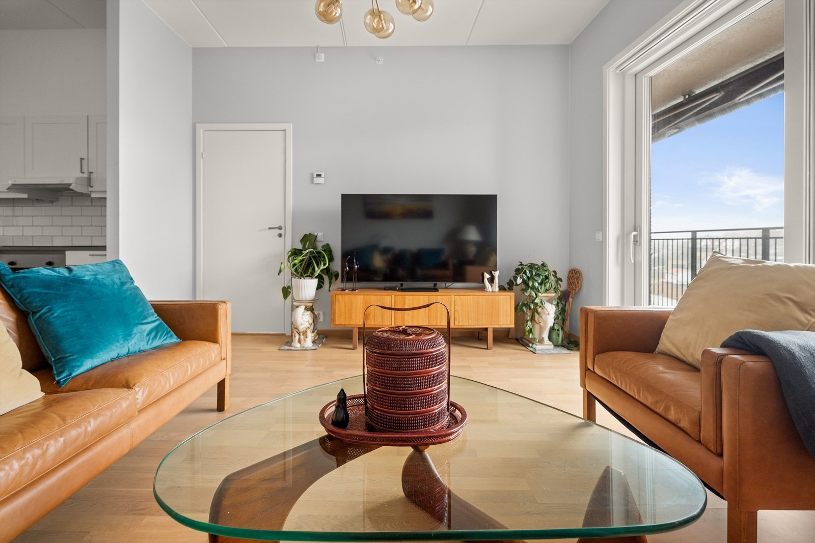 God plass til TV-møblement og oppbevaring. Galleribilde