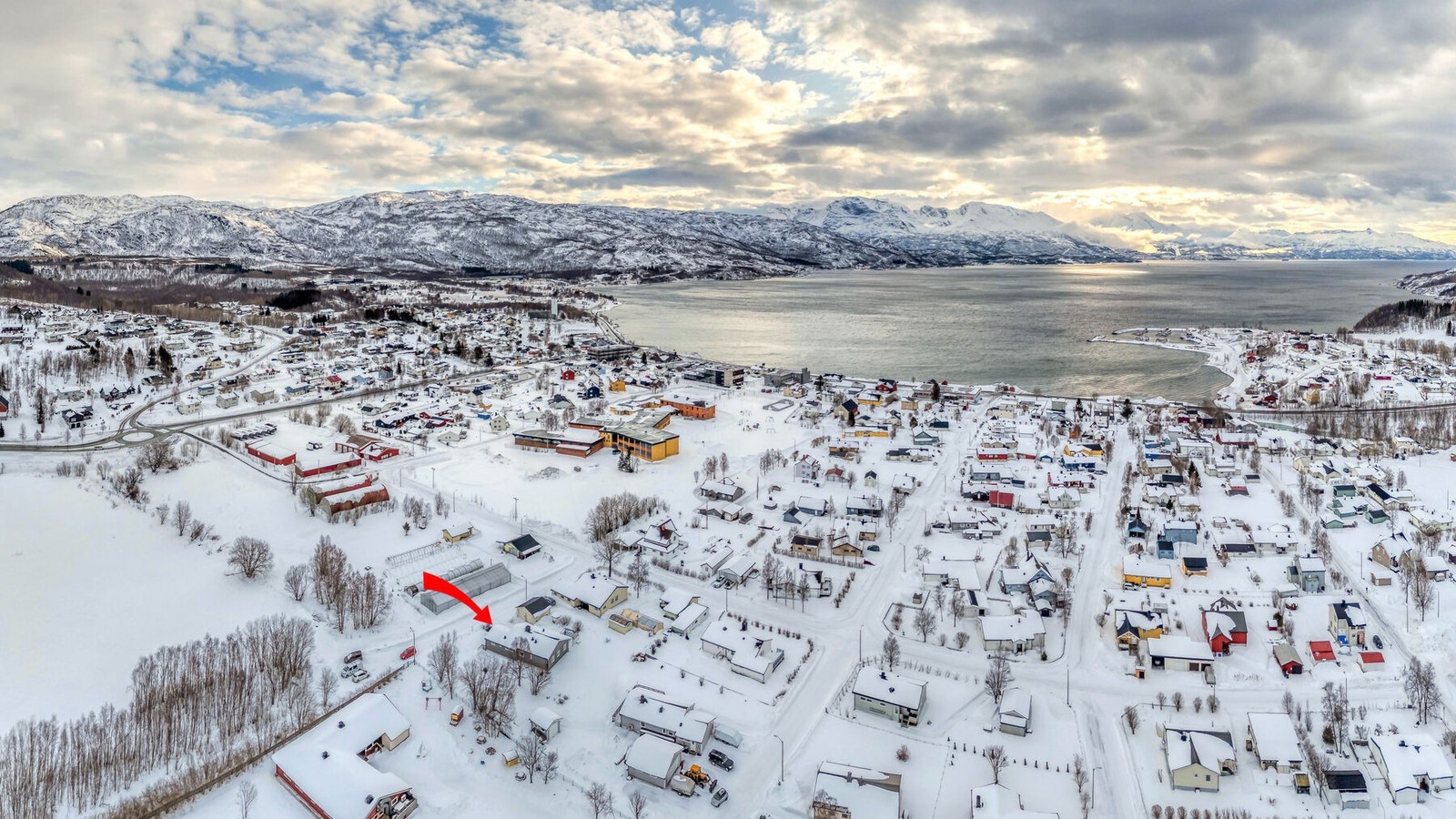 Rolig og tilbaketrukket beliggenhet med kort avstand til barneskole, barnehage og idrettsanlegg Galleribilde