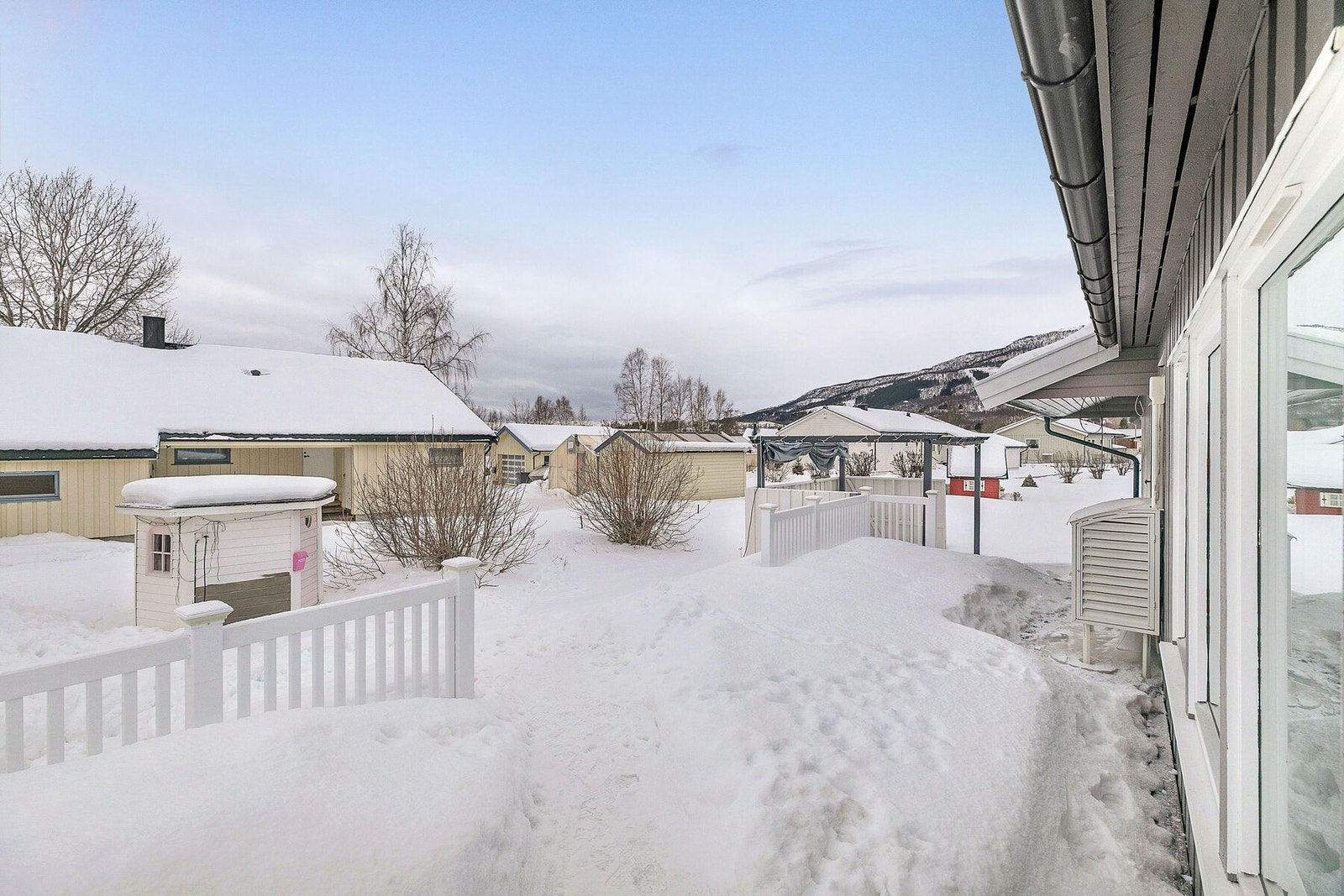 Stor og solrik terrasse Galleribilde