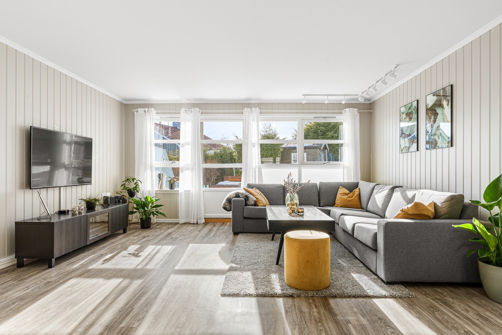 Internett, kabel-TV og kommunale avgifter er inkludert i de månedlige felleskostnadene. Galleribilde