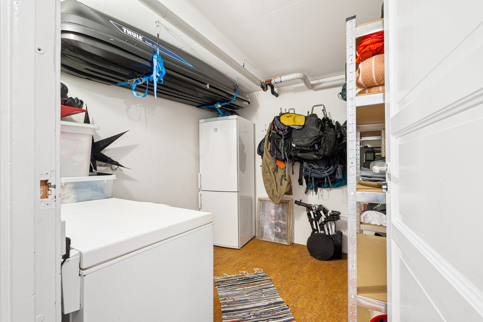 Godt med lagringsplass i boligen, samt utvendig bod. Galleribilde