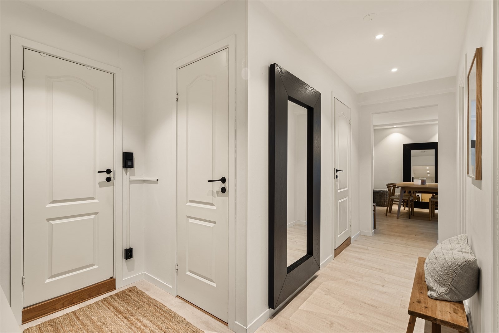 Gangen er knutepunktet til leiligheten og knytter sammen alle rommene i leiligheten. Galleribilde