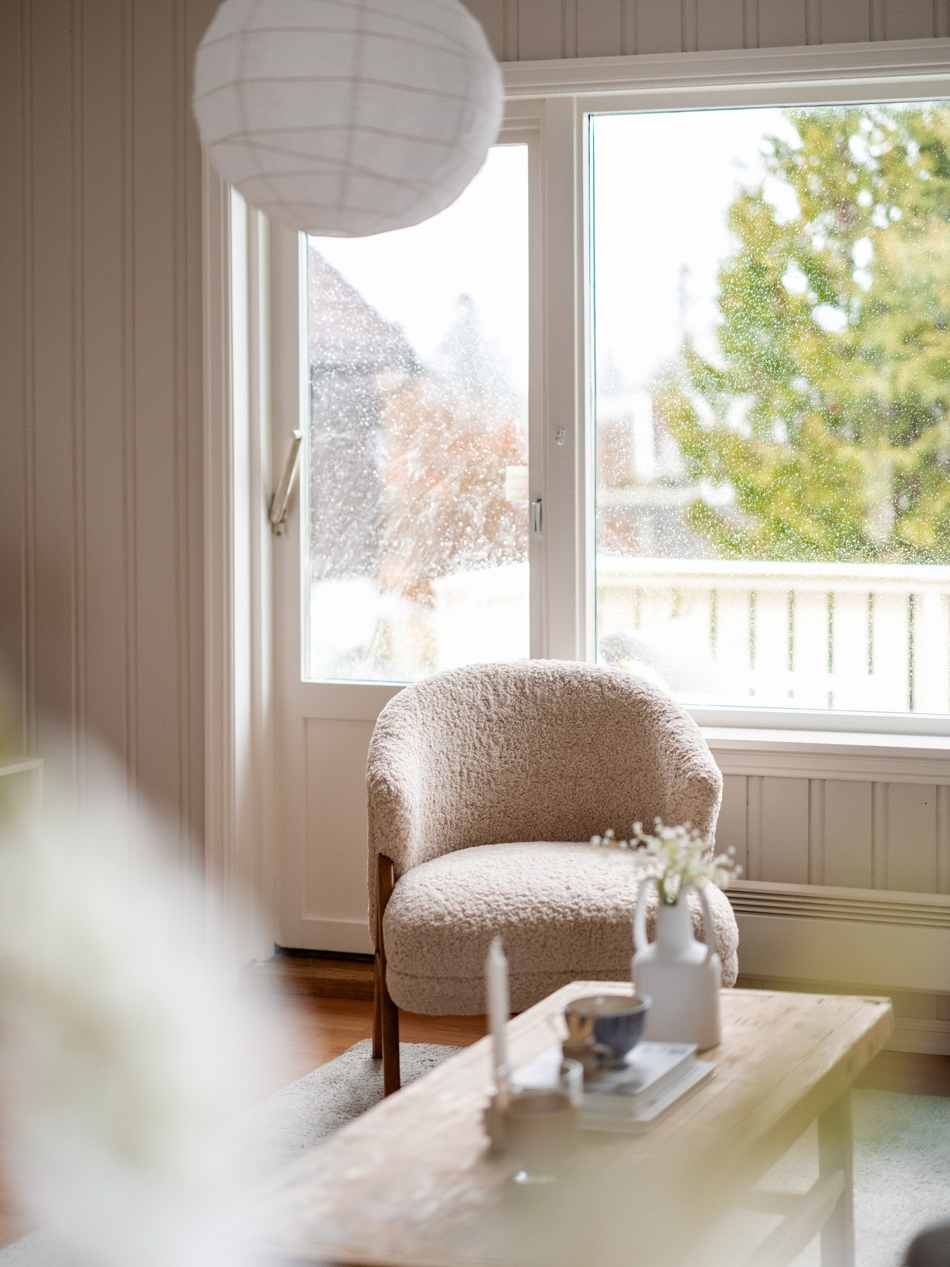 Fra stuen er det direkte utgang til boligens balkong, noe som gir en fin overgang mellom inne- og uteområder. Galleribilde