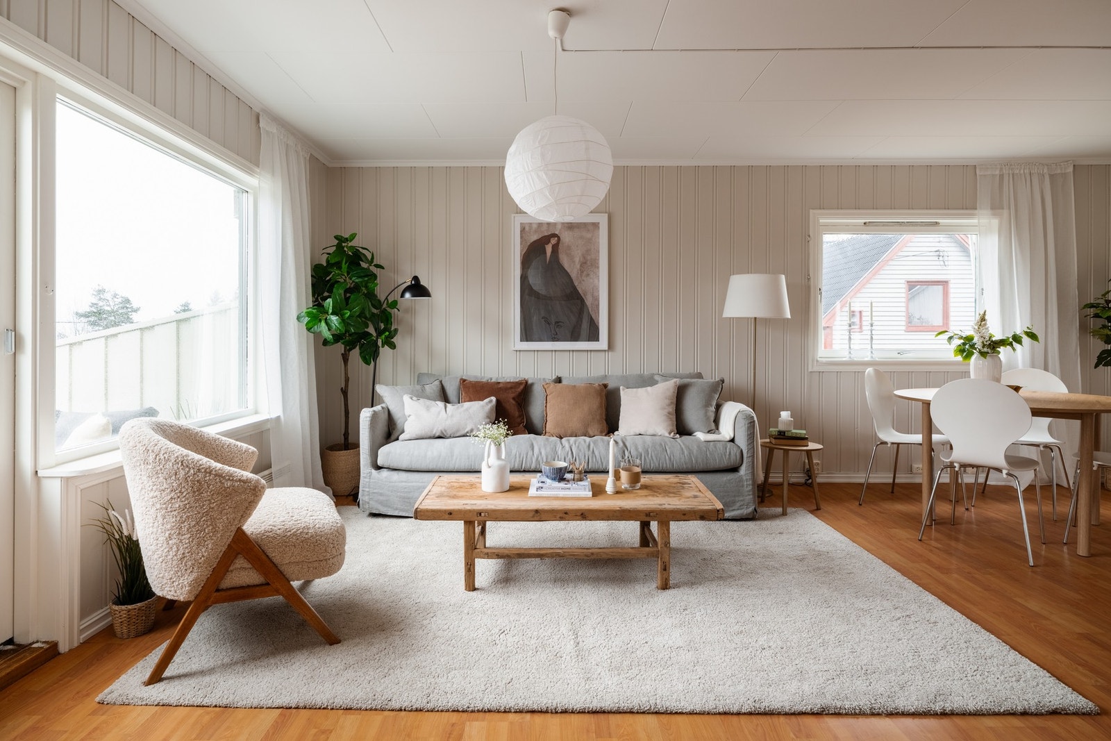 Boligen har en god og familievennlig planløsning med utviklingsmuligheter. Se salgsoppgave for mer informasjon. Galleribilde