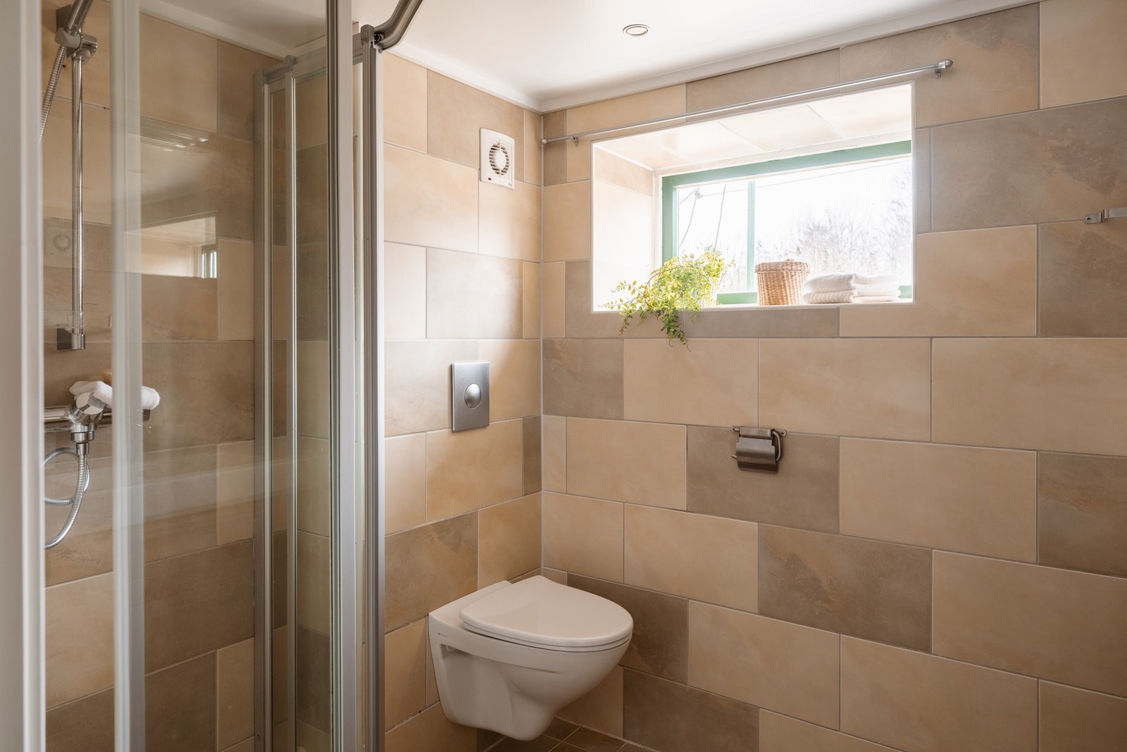 Himlingen er malt og har downlights. Badet er trolig oppgradert rundt 2008. Galleribilde