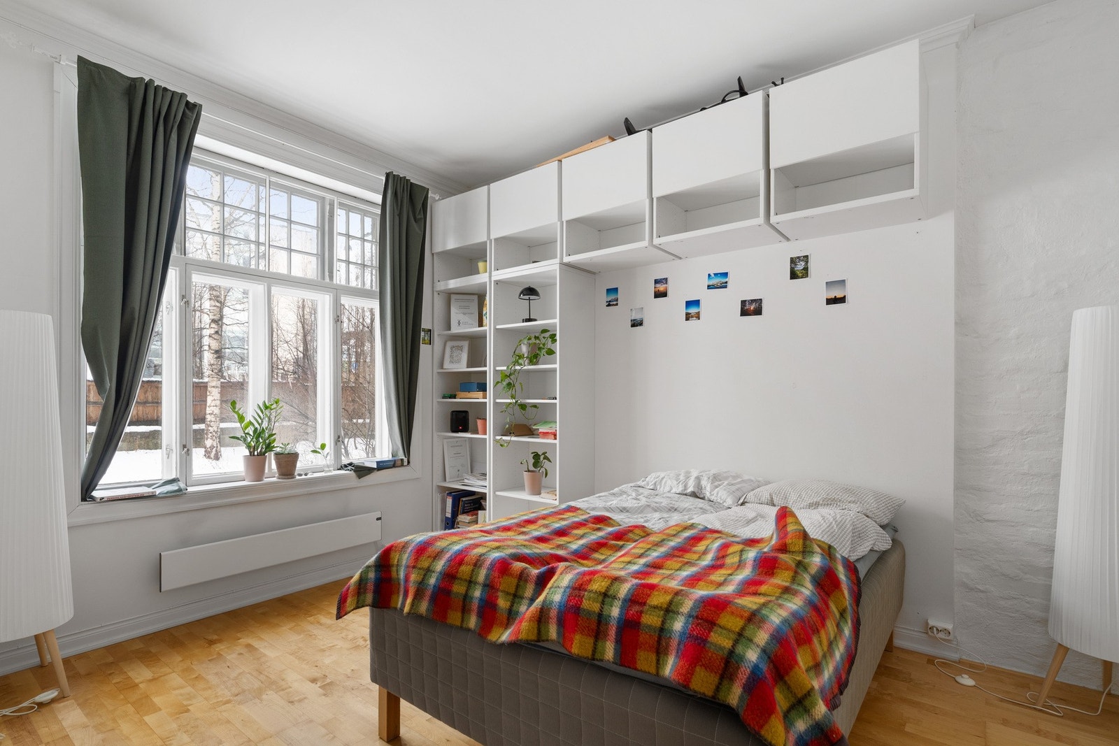 Soverom 2 er på 18 kvm. I dag brukt som TV-stue og gjesterom. Galleribilde