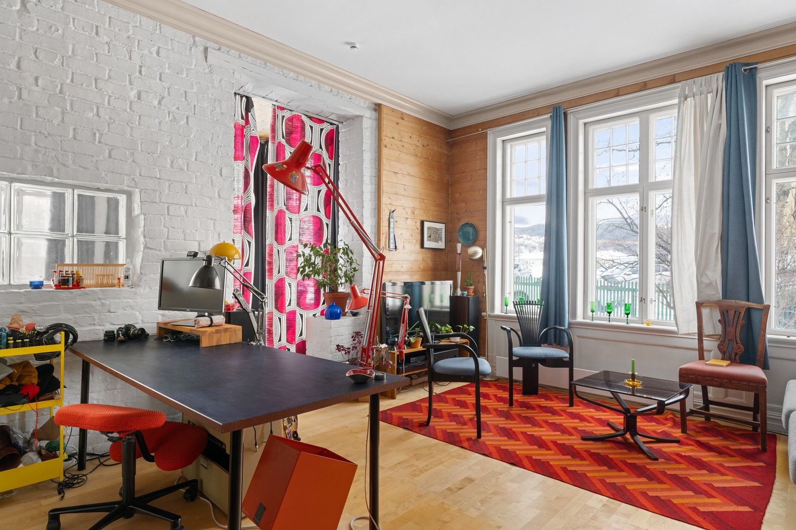 Stuen er på 30 kvm, og har en behagelig, luftig atmosfære. Galleribilde