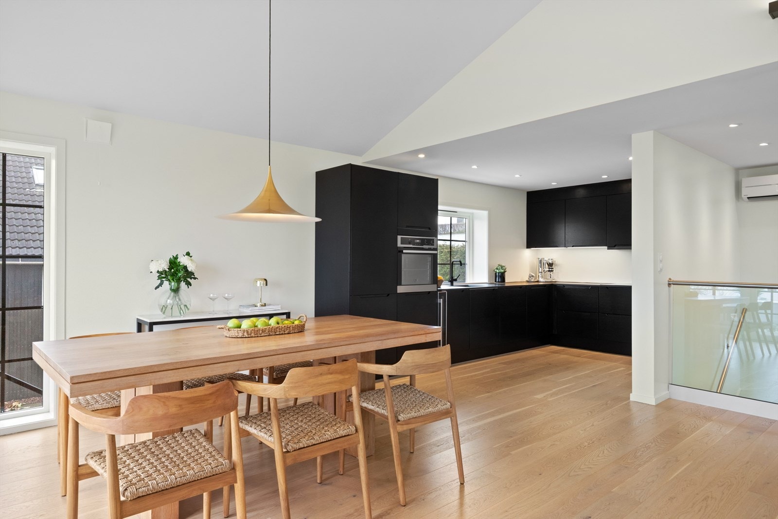 Her får du plass til mange venner for et sosialt lag. Galleribilde