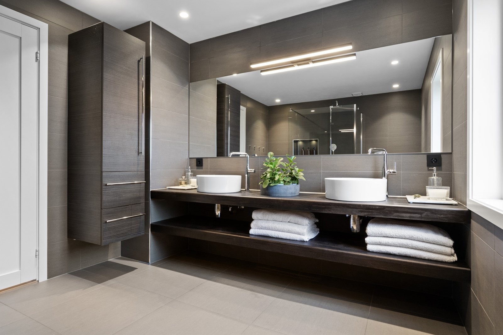 Badet er pusset opp i 2018 og har en lekker, gjennomført stil. Galleribilde