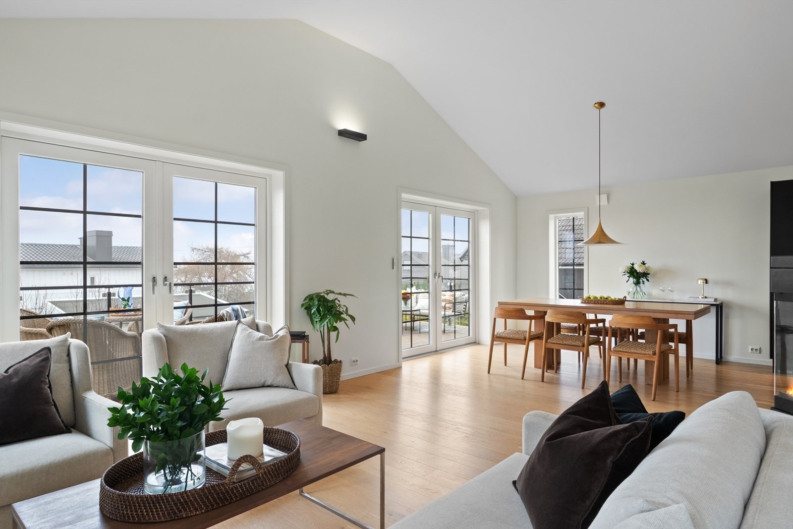 Stuen har flere møbleringsmuligheter. Galleribilde