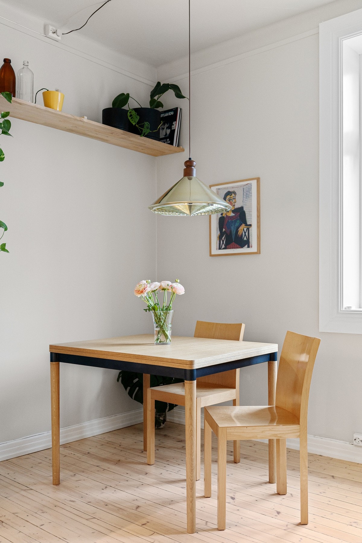 God plass til spisestue i tilknytning til kjøkkenet. Galleribilde