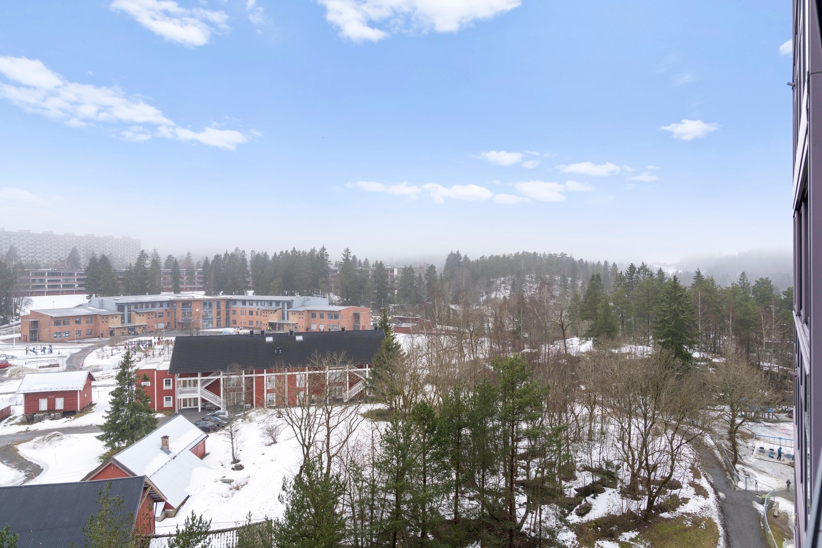 Her får du fantastisk utsikt over grønne områder og nabolaget, samt gode solforhold fra formiddag til sen kveld i sommersesongen Galleribilde