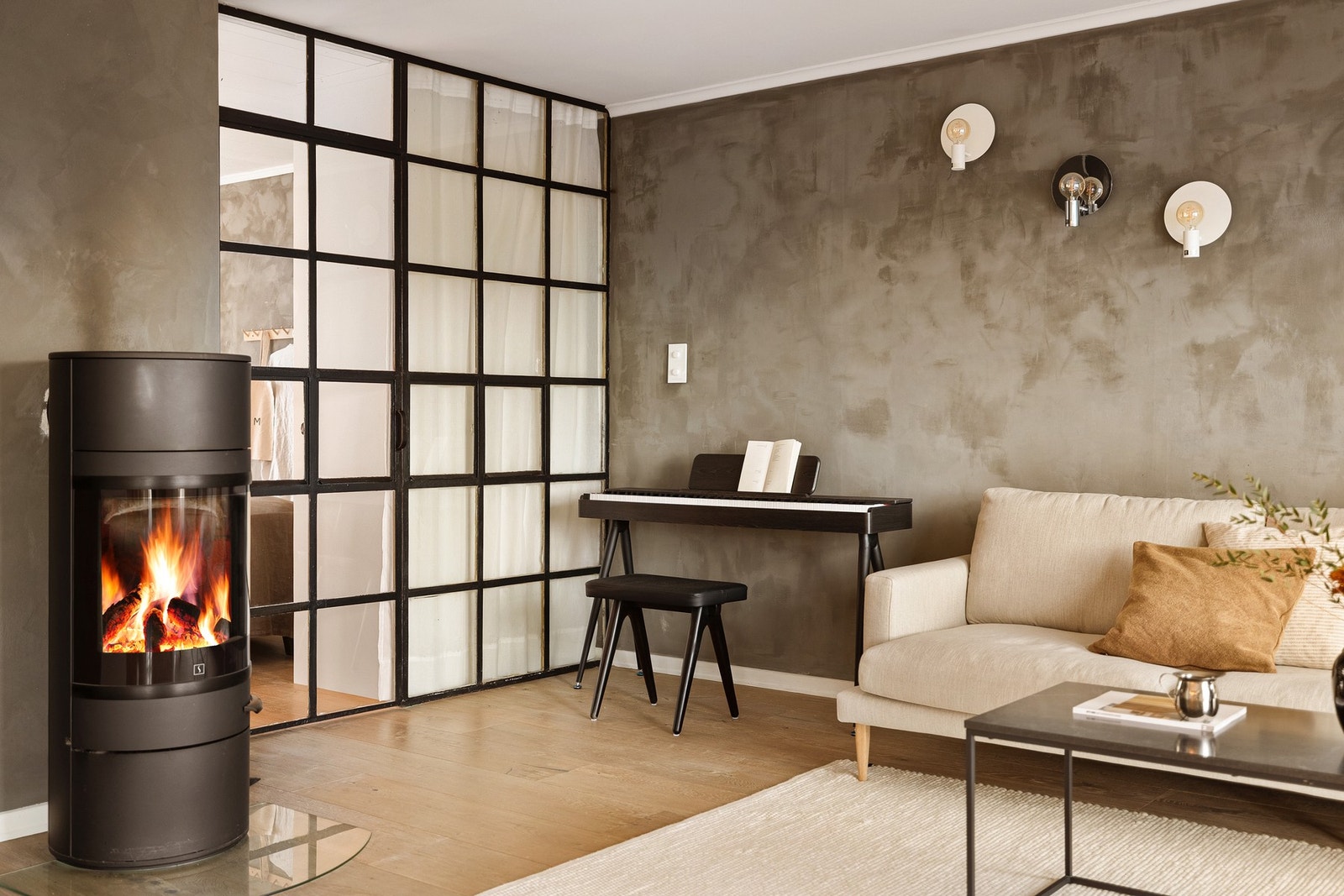 Leiligheten har parkett på gulv i stue/kjøkken og soverommene. Galleribilde