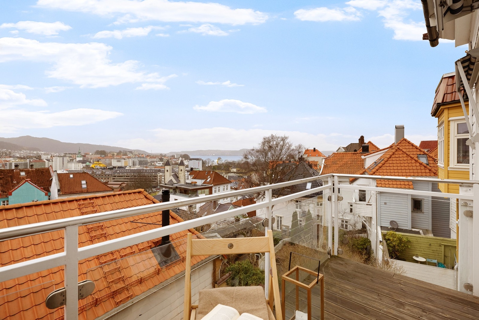 Balkongen måles til 4,6 kvm. og har god plass til å møblere med en koselig sittegruppe. Galleribilde