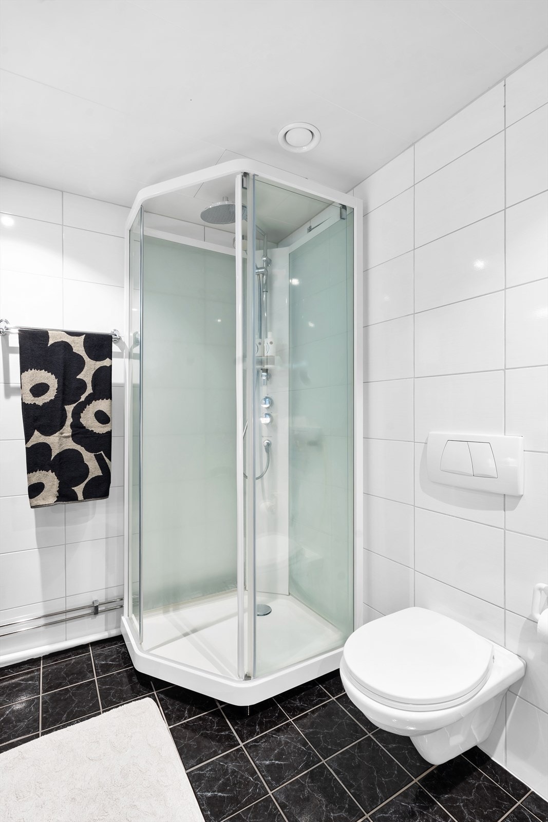 Varmekabler i gulv. Galleribilde