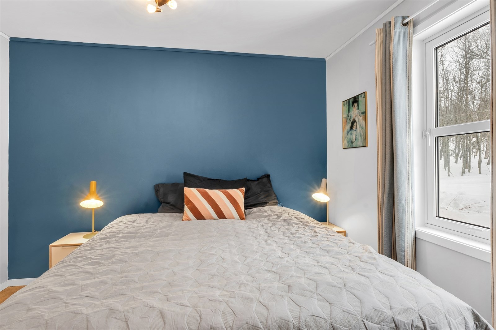 Gjennomført i flotte fargevalg. Galleribilde