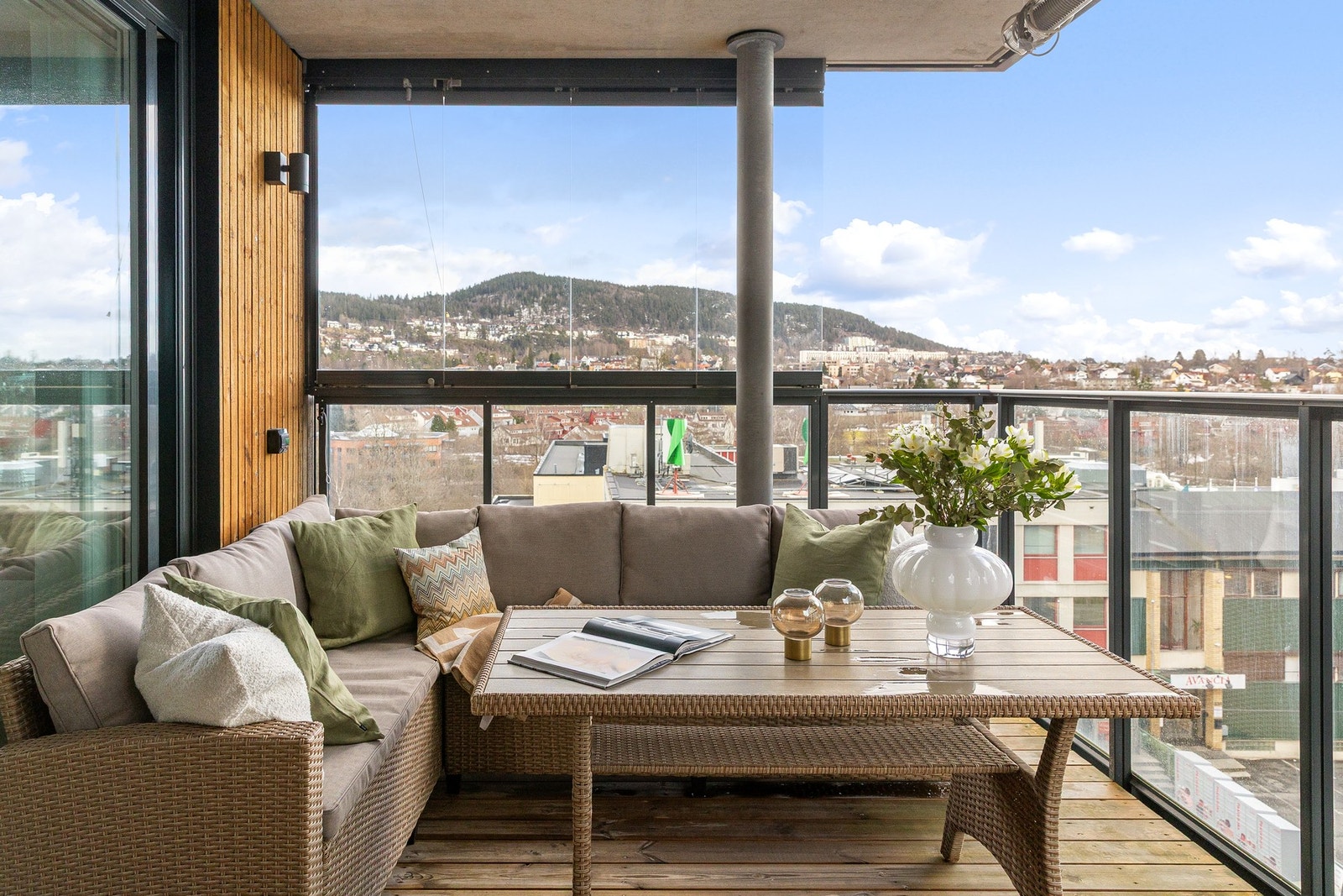 Her har du solen ca. to timer på ettermiddagen om sommeren. Galleribilde