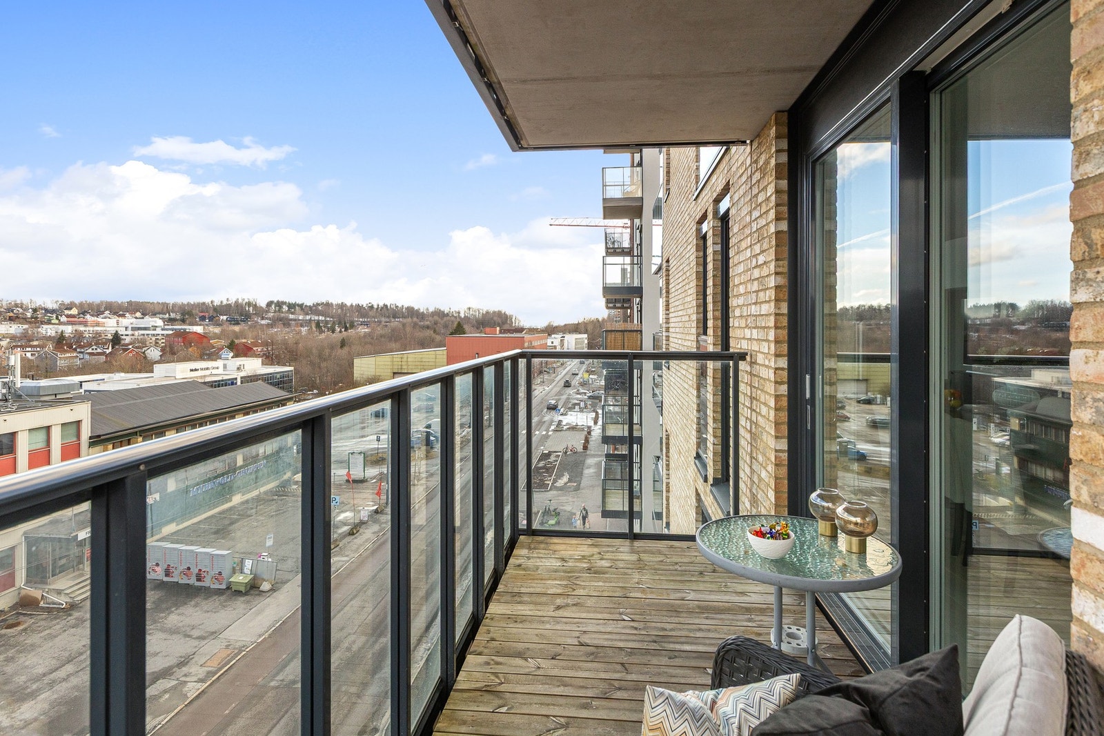 Her kan du nyte solen på sommeren frem til rundt kl. 16.00. Galleribilde