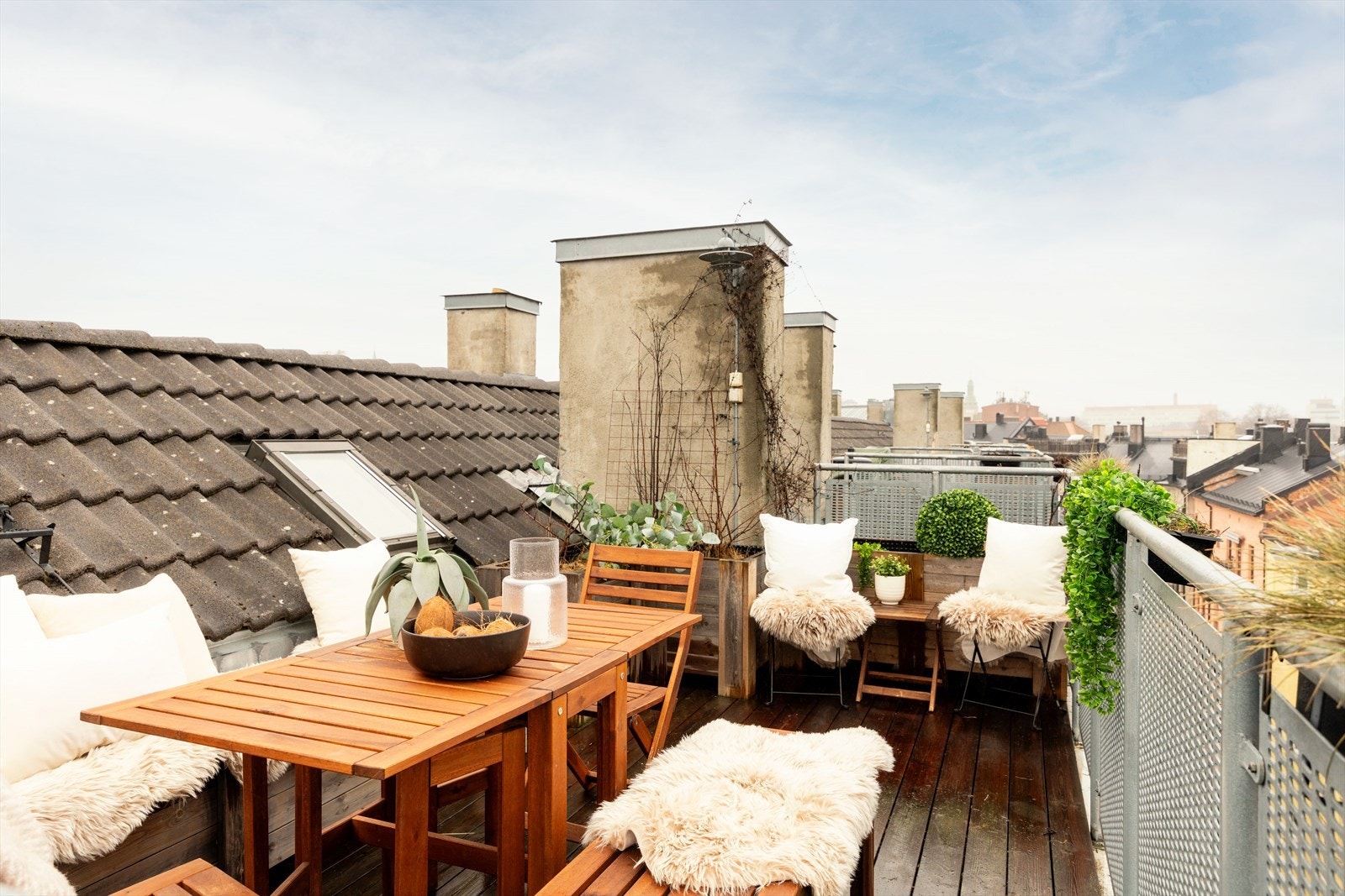 Fra soverommet er det utgang til trappen som tar deg opp til din helt egne takterrasse. Galleribilde