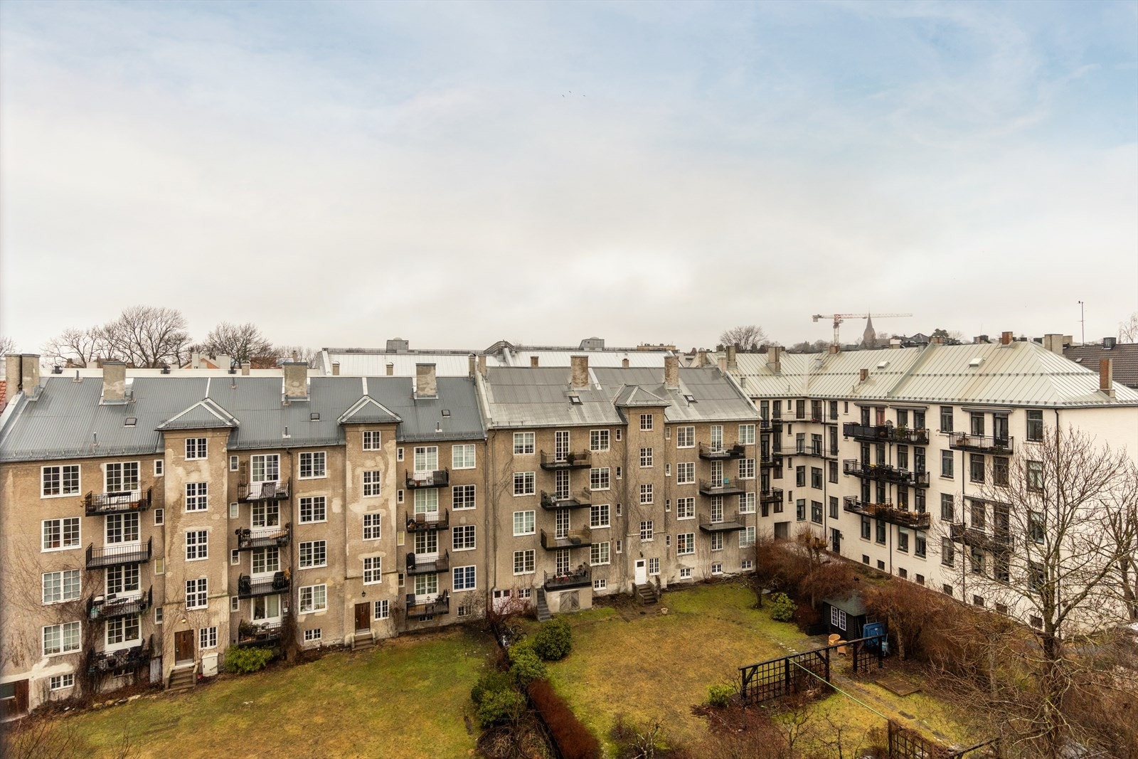 Her har du utsikt til prisvinnende hage fra stuevinduene. Galleribilde