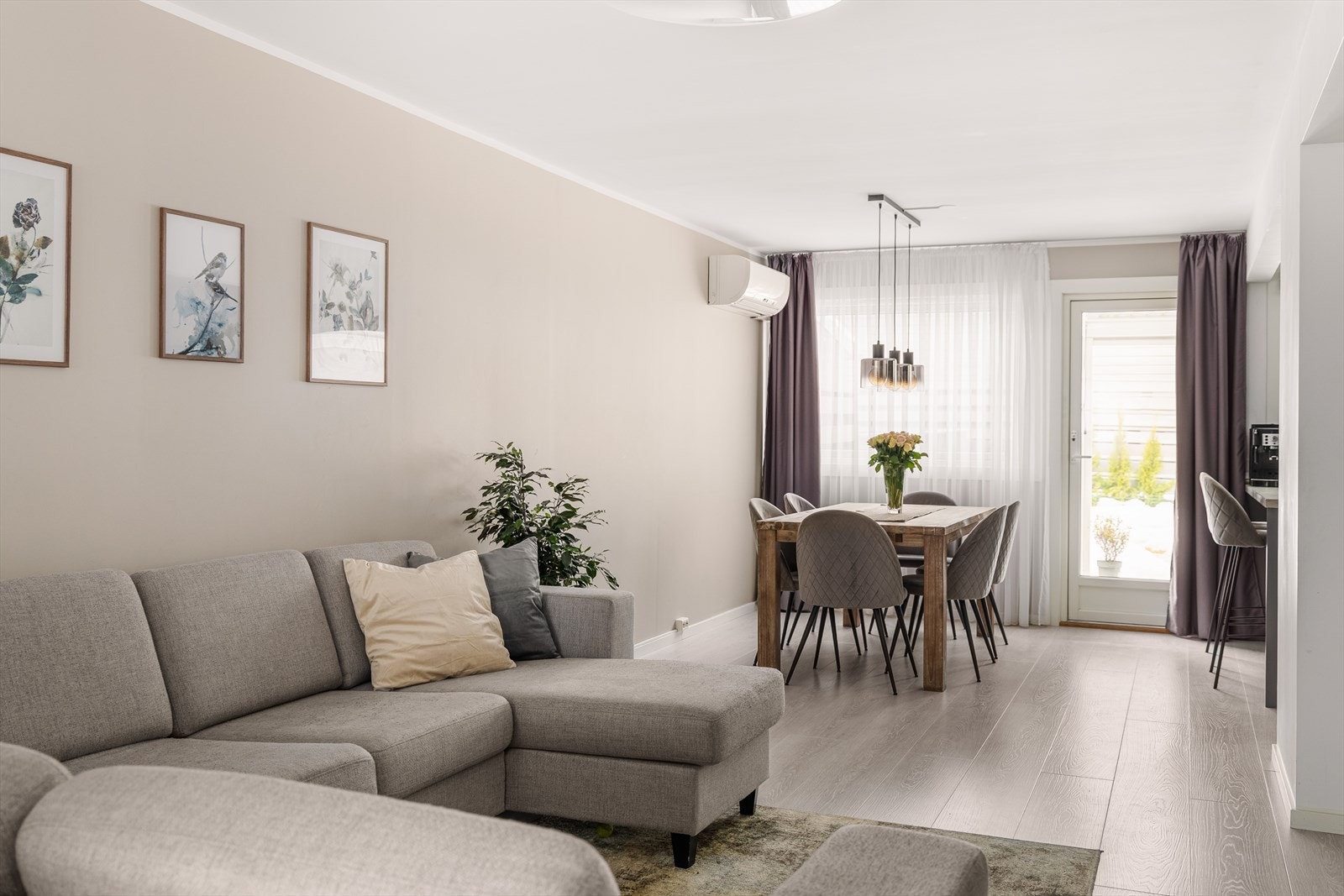 Det er installert nyere varmepumpe, og det er gulvvarme i hele 1. etasje. Galleribilde