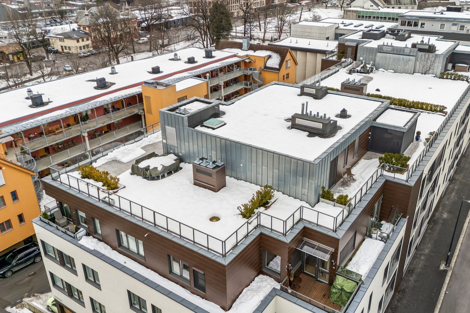 Felles takterrasse med god plass til hygge. Galleribilde