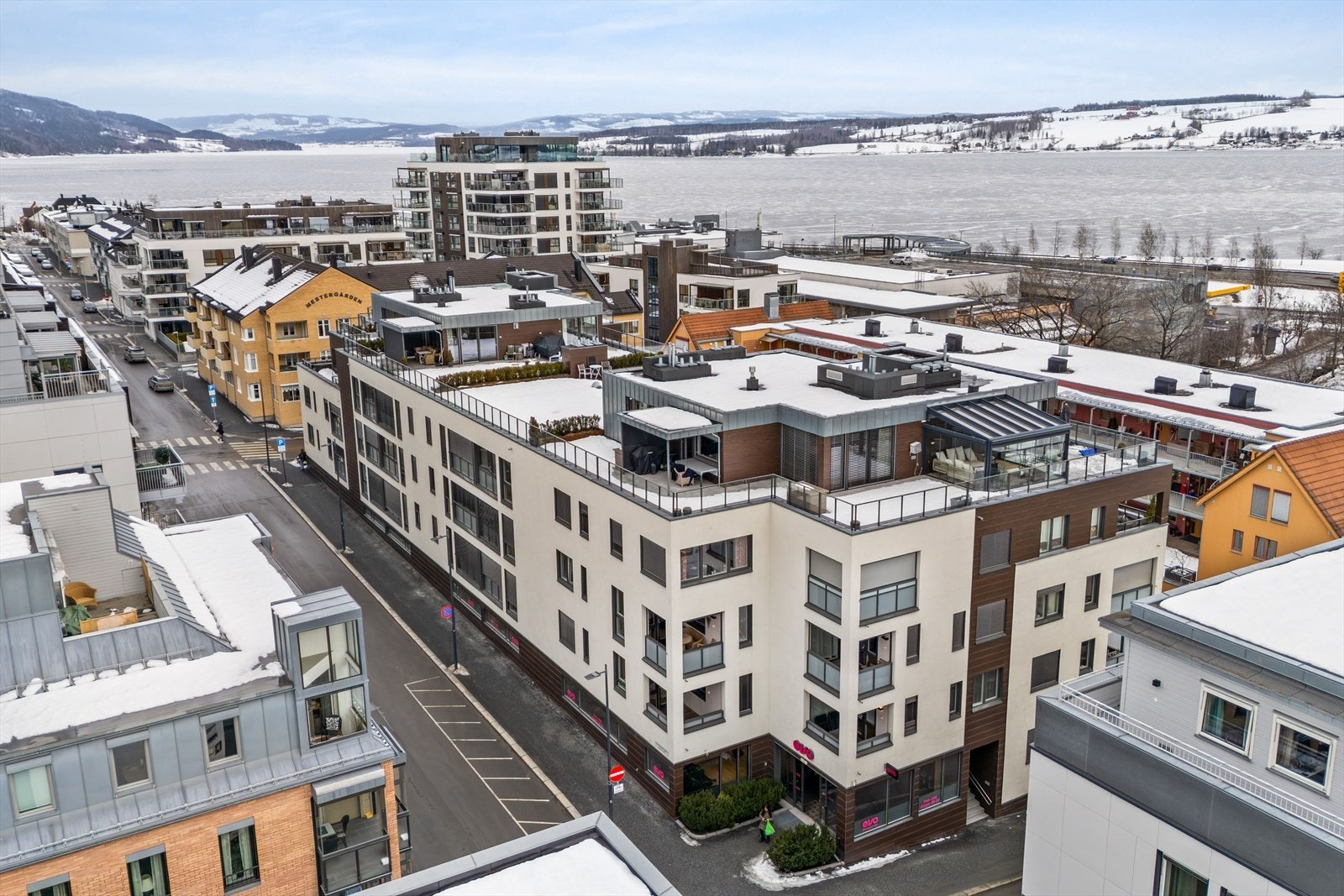 Evo Treningssenter rett ved boligen gir kort vei til trening og aktivitet. Galleribilde