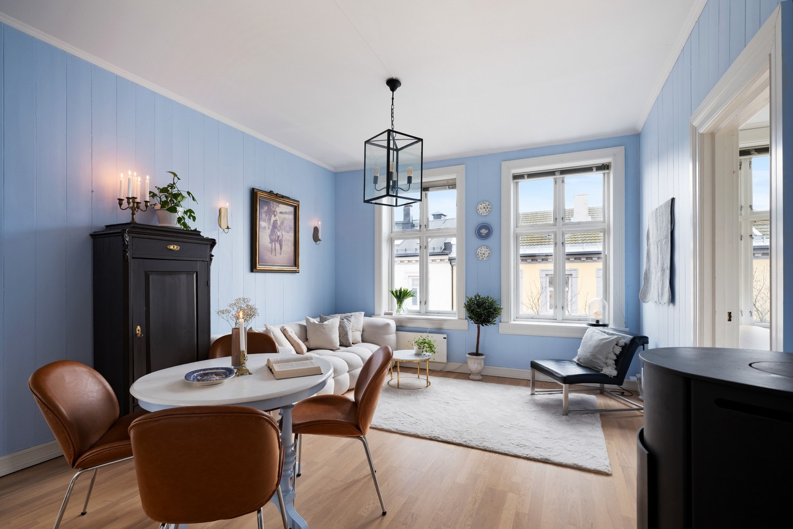 Fredrik Lund ved EIE Løren ønsker velkommen til Sverdrups gate 15 A! Foto: Borowiak AS (Chris Borowiak) Galleribilde