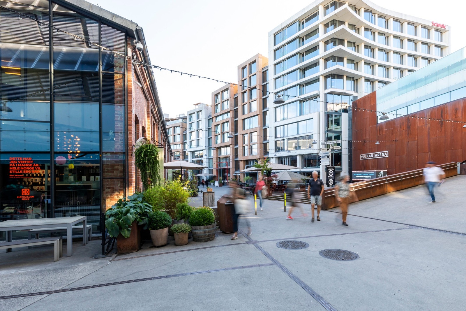 Kort spasertur til Vulkan med blant annet Mathallen og flere andre serveringssteder. Galleribilde