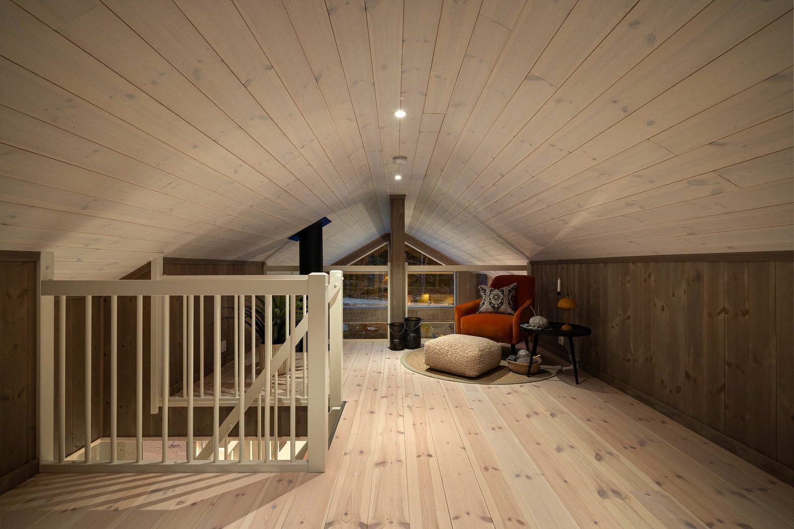 Hemsen har ikke måleverdig areal. Takhøyden er på det høyeste målt til ca. 1,89 meter. Galleribilde