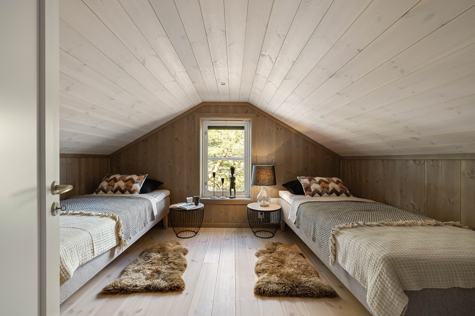 Hemsrom med ca. 10 kvm. gulvflate. Galleribilde