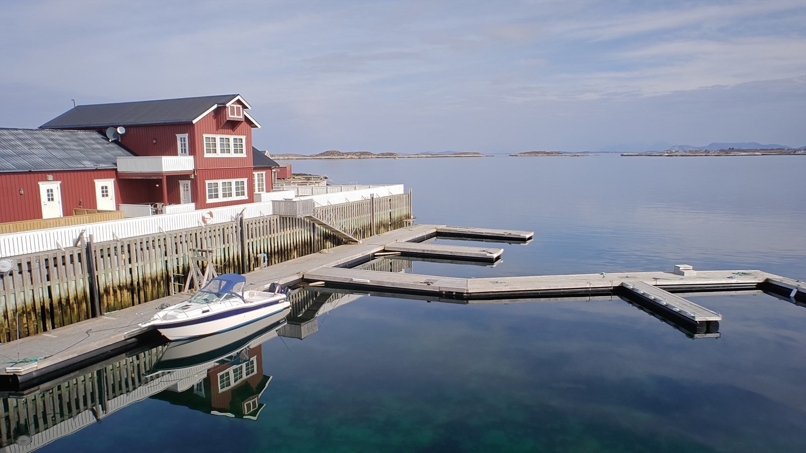 Utsikt mot Oterholmen og litt av Staulen Galleribilde