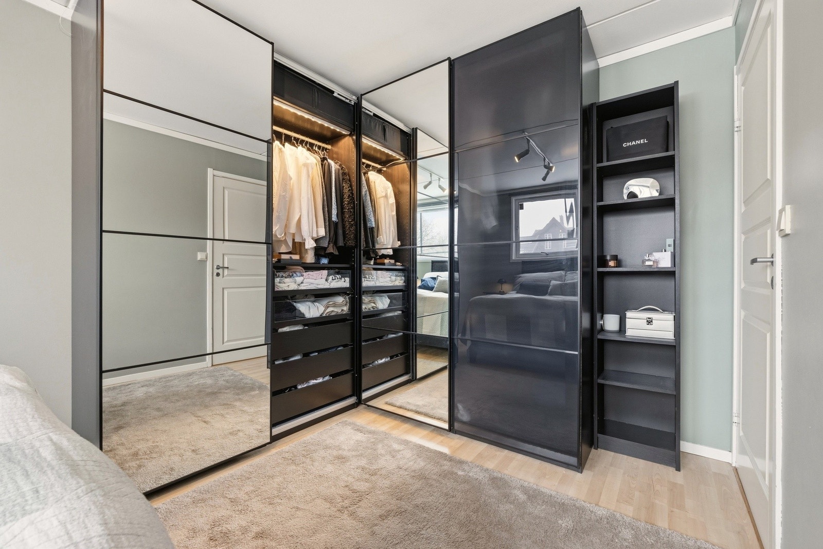 Her er det en praktisk garderobeløsning Galleribilde