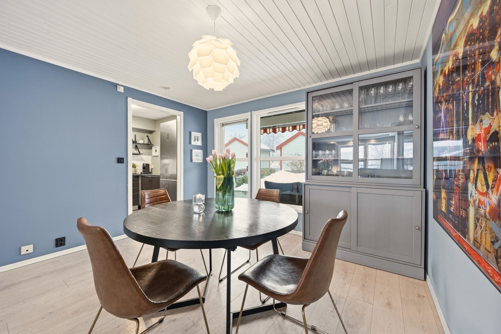 Fra spisestuen er det direkte adkomst ut til markterrassen Galleribilde