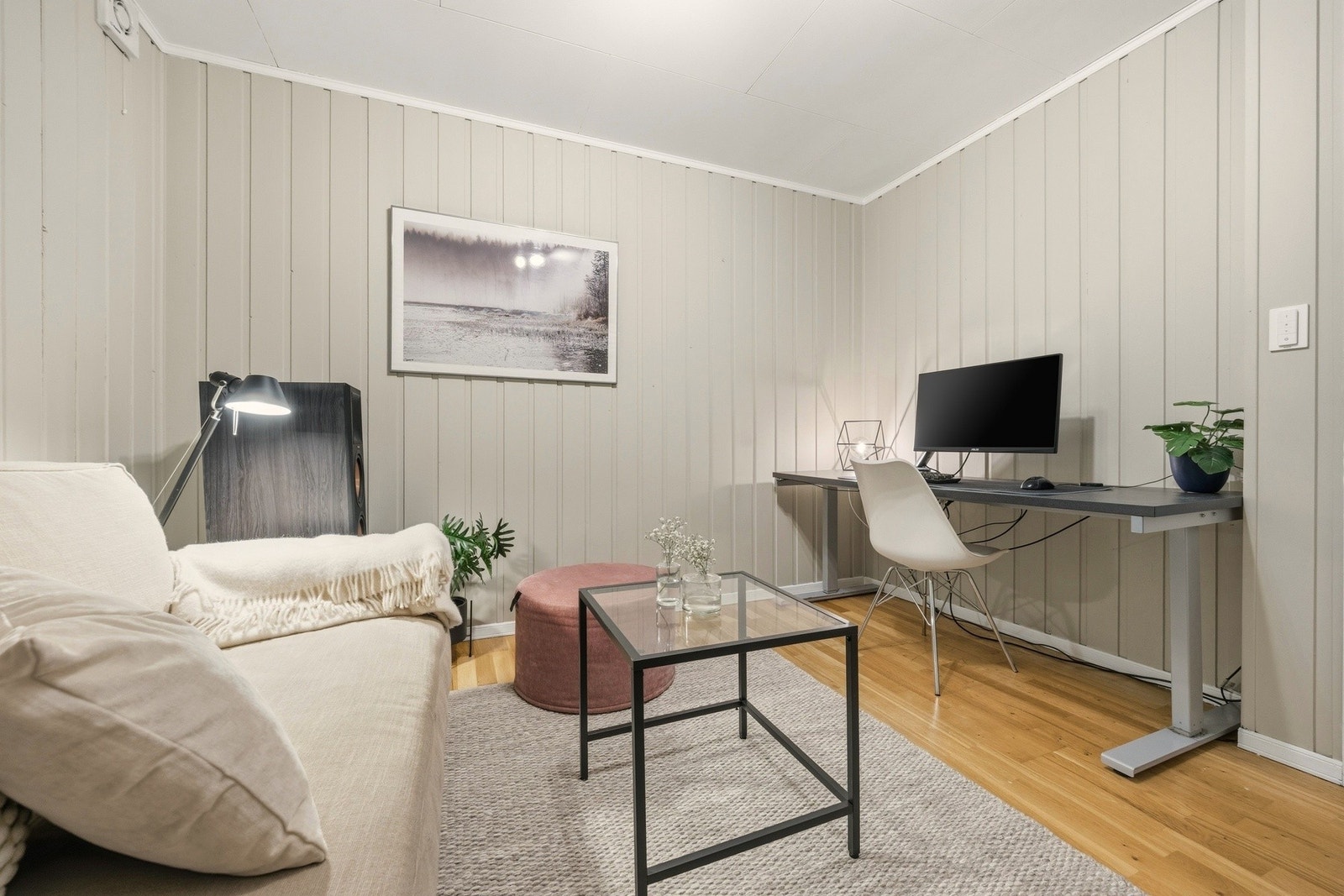 Rom benyttet som kjellerstue. Rommet er opprinnelig byggemeldt som del av bod/disp. og er ikke godkjent for varig opphold Galleribilde