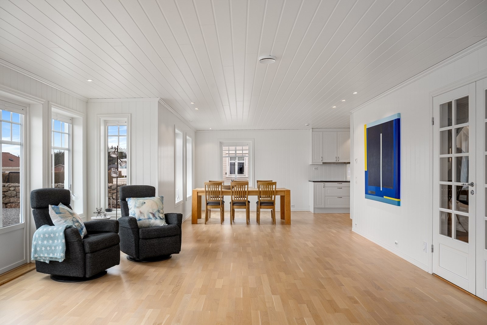 Fra stuen har man utgang til uteområdet. Galleribilde