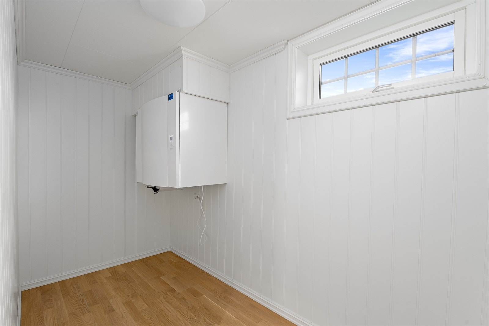 Boden i 2. etasje har gode oppbevarings muligheter. Galleribilde