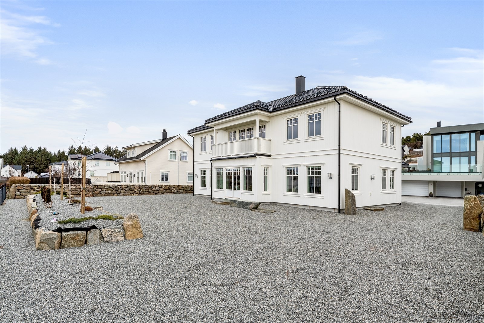 Rundt boligen finner man et kjekt uteområde med mange muligheter. Galleribilde