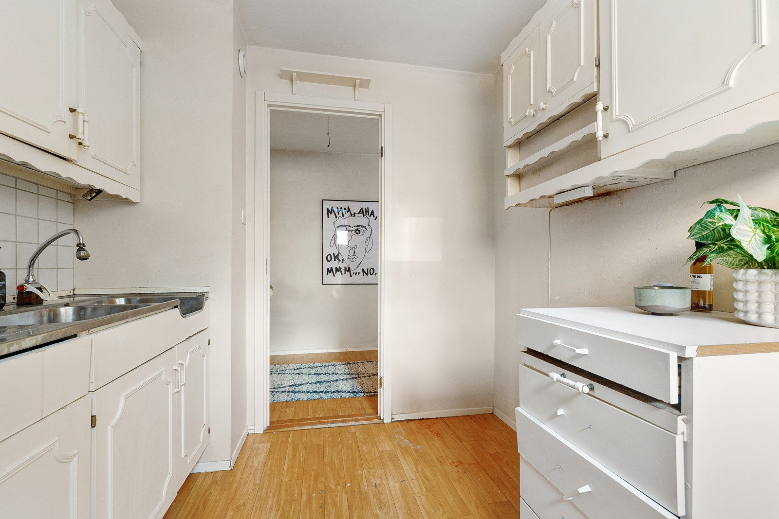 Opplegg for oppvaskmaskin, komfyr og kjøl/fryseskap. Galleribilde