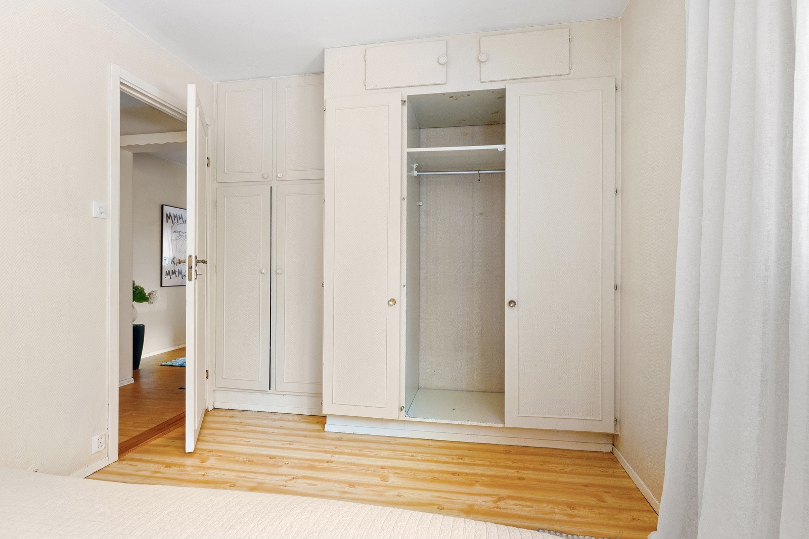 Garderobeskapet medfølger leiligheten. Galleribilde