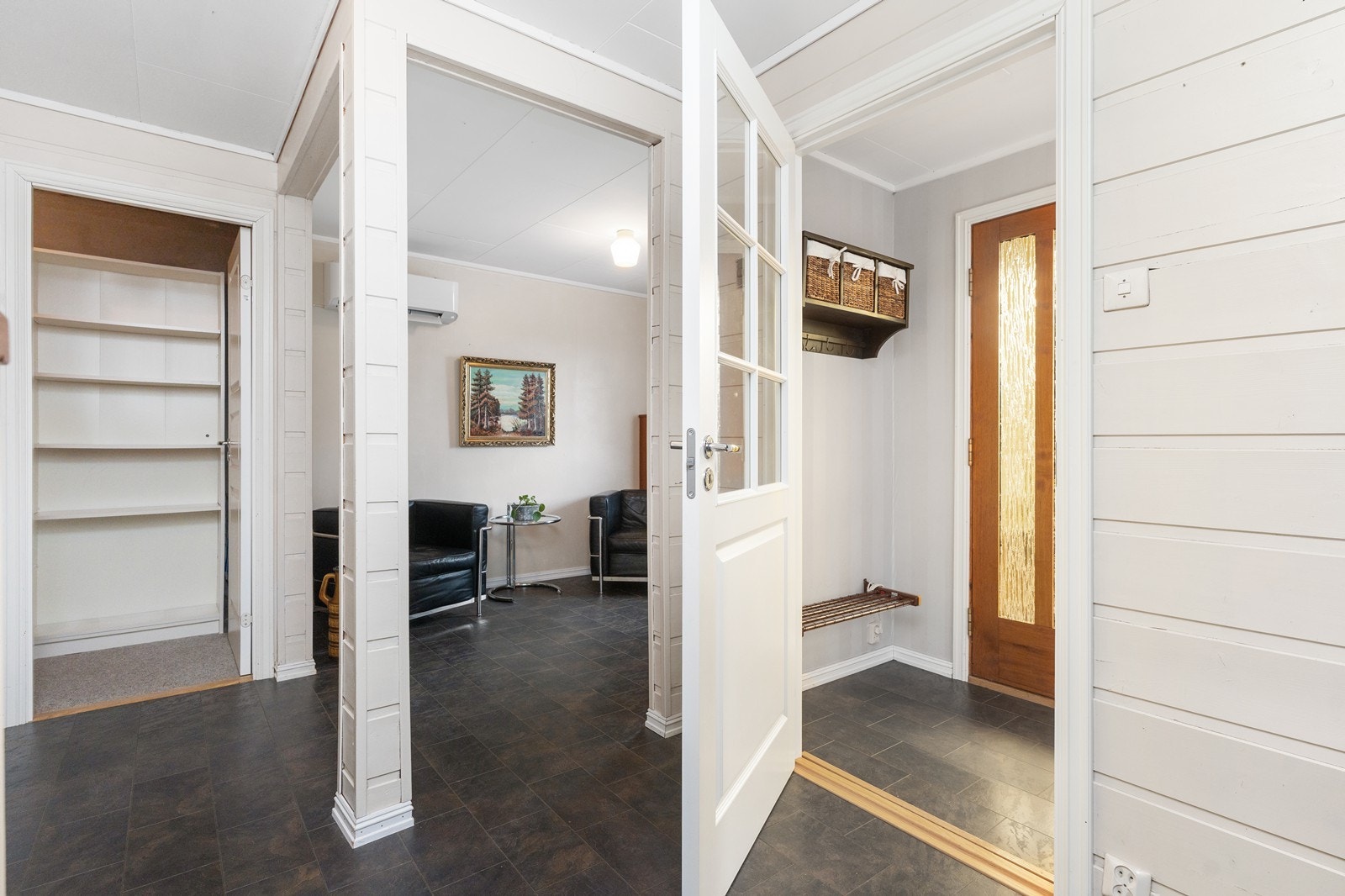 Vindfang og hall med trapp Galleribilde