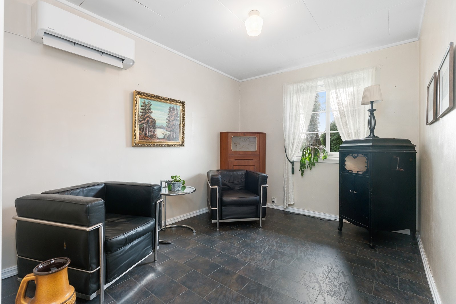 Kjellerstue - Dette var tidligere ett soverom Galleribilde