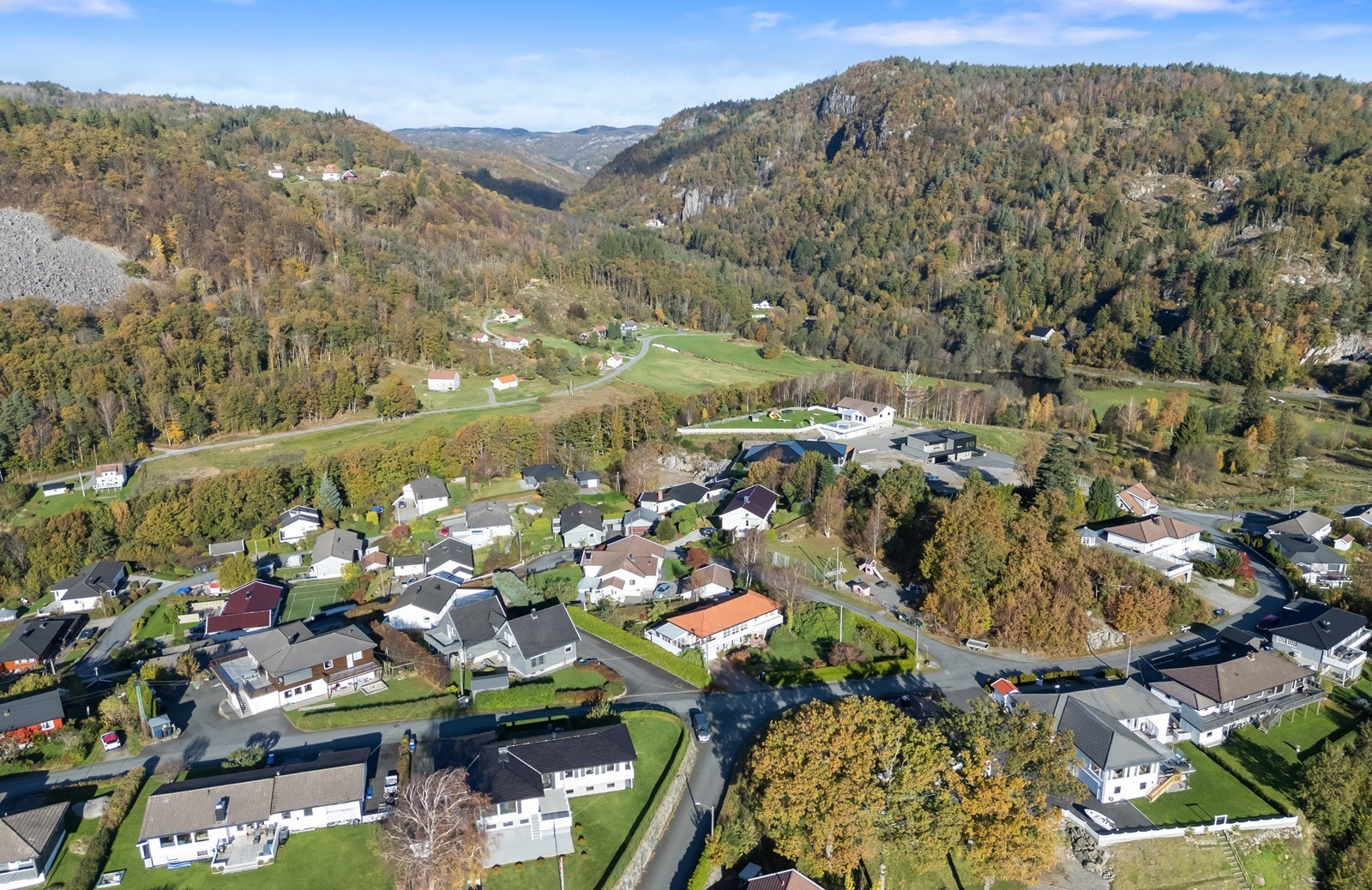 Barnevennlig med lekeplass like ved. Galleribilde