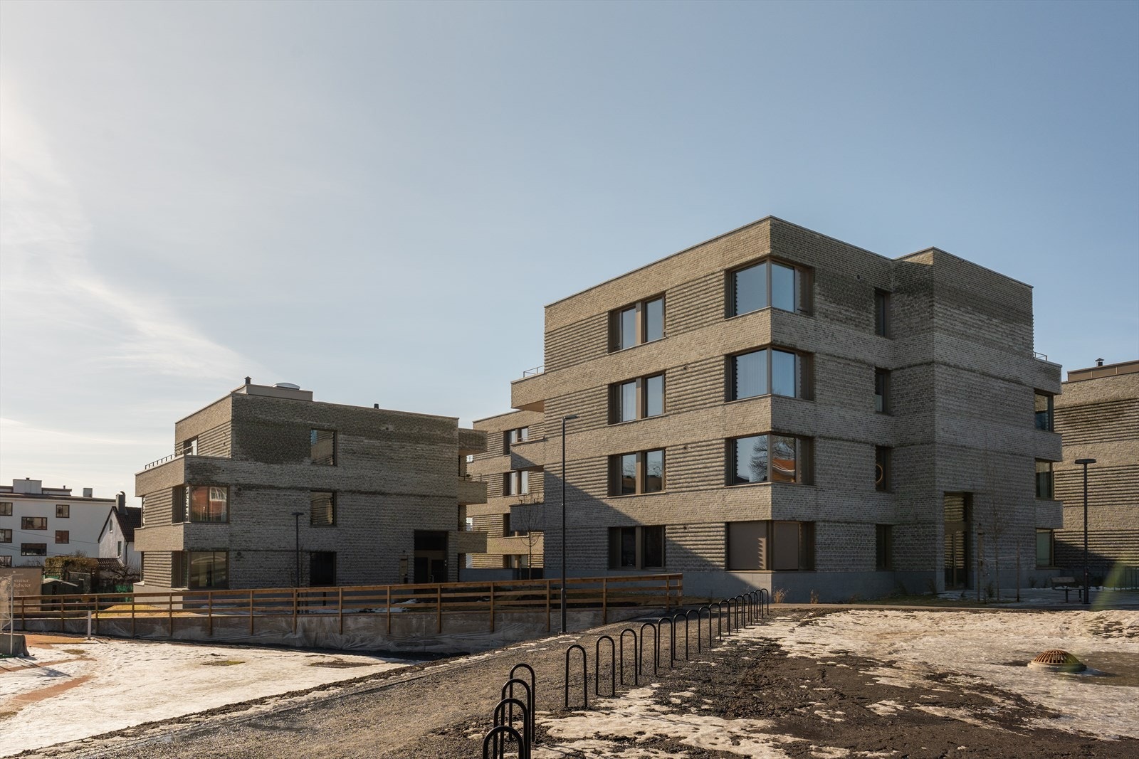 Hyllveien Madserud ligger i det attraktive og veletablerte området Madserud i Oslo, nær Karenslyst Allé og Frognerparken. Galleribilde