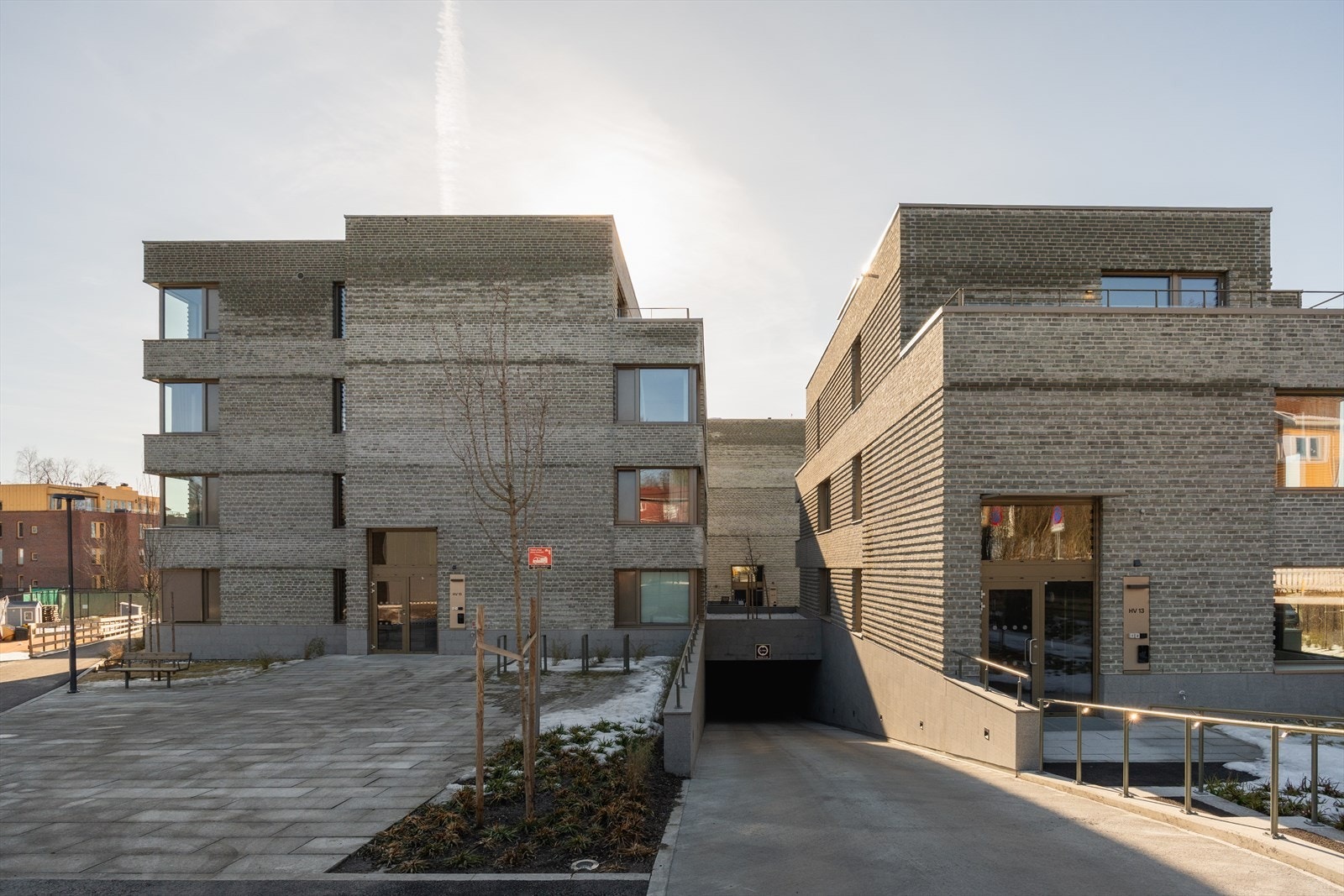 Innkjørsel til felles garasjeanlegg. Galleribilde