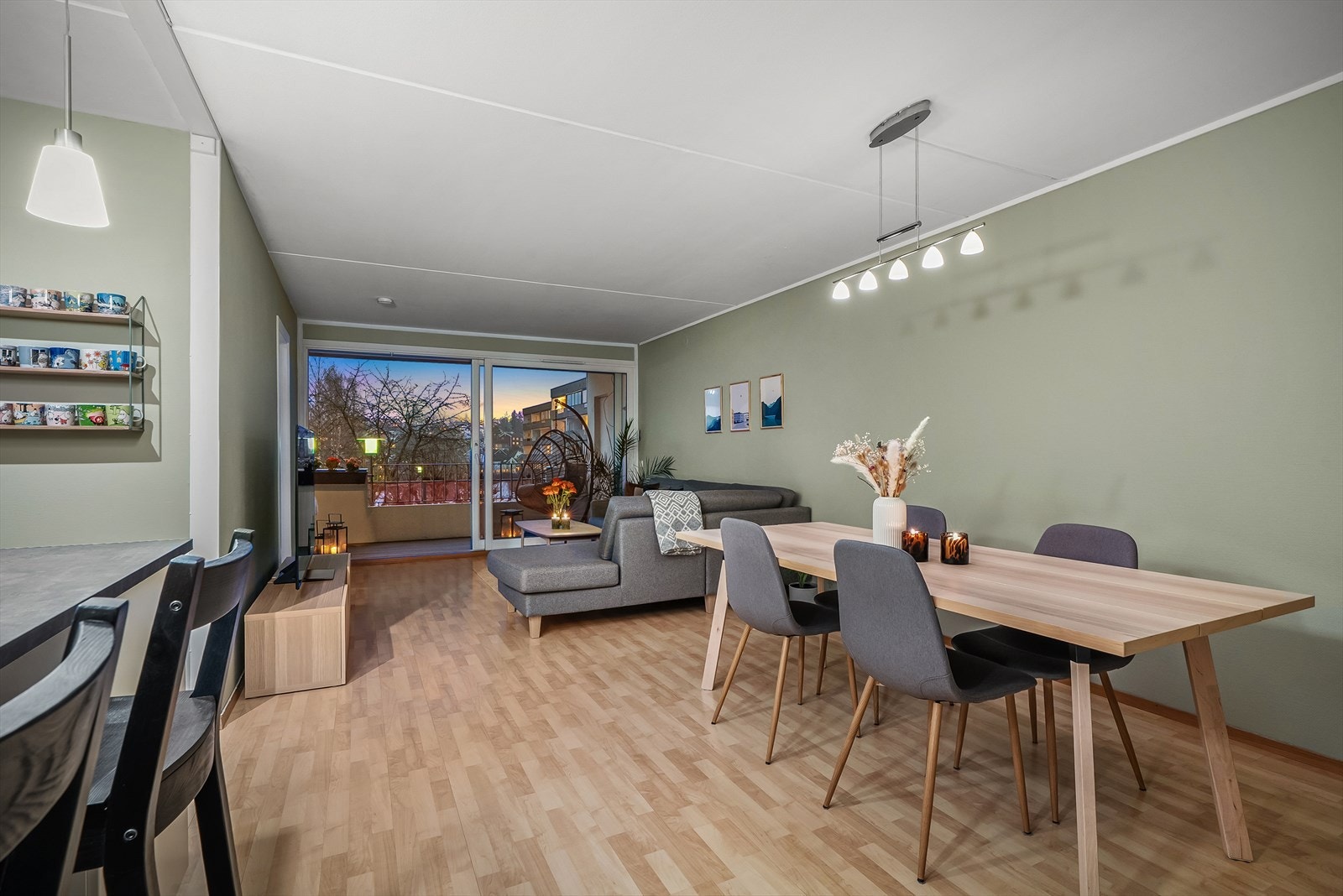 Kveldsstemning i stue Galleribilde