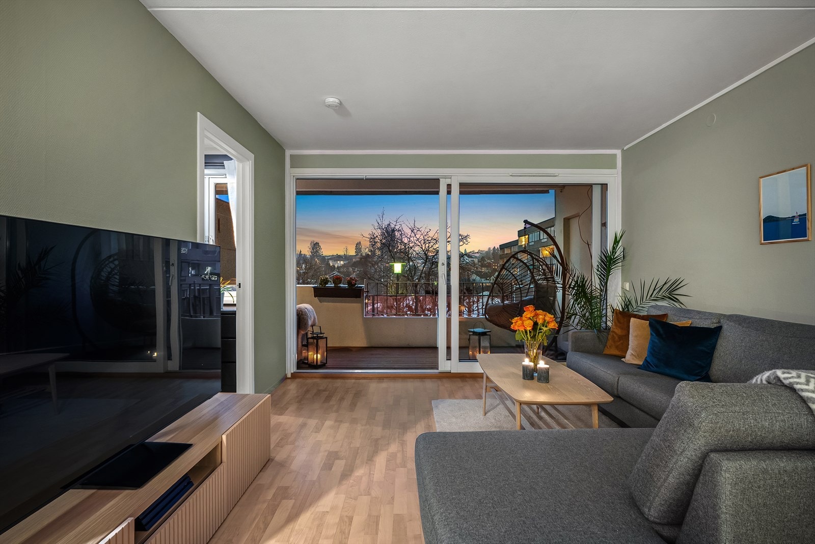 Populære Meklenborg Borettslag har attraktive felles fasiliteter som selskapslokale, gjesterom, gjesteleilighet, nylig oppgradert trimrom, bordtennisrom, snekkerbod og rullebod Galleribilde