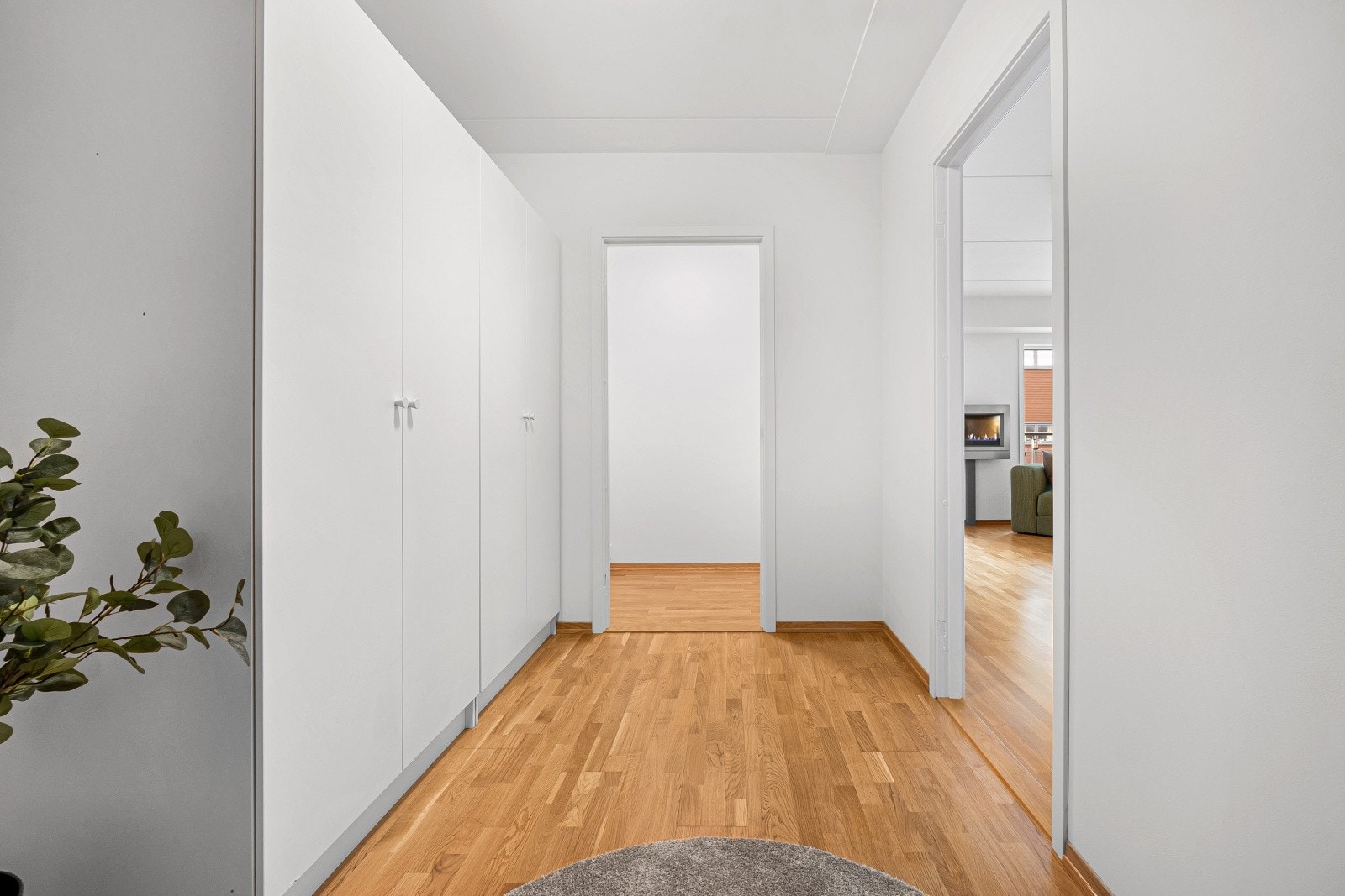 Fra entréen har man direkte adkomst til bod og stuen. Galleribilde