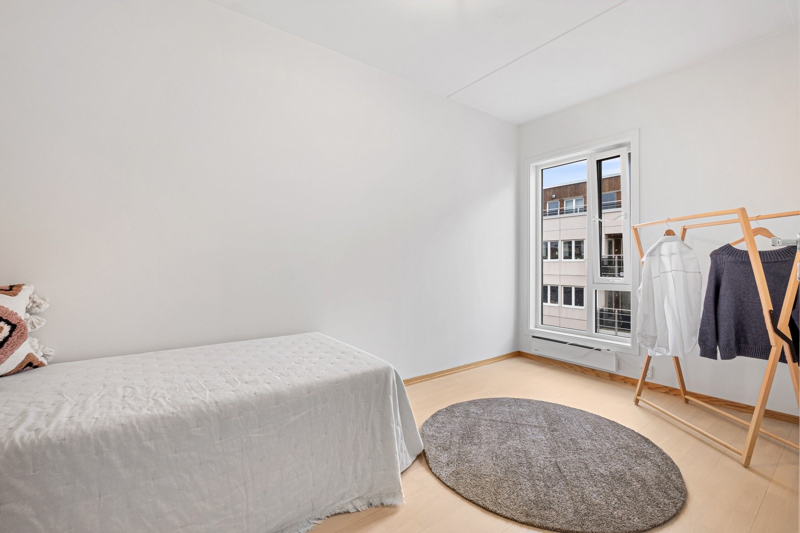 Det andre soverommet egner seg godt som barnerom, gjesterom eller kontor Galleribilde